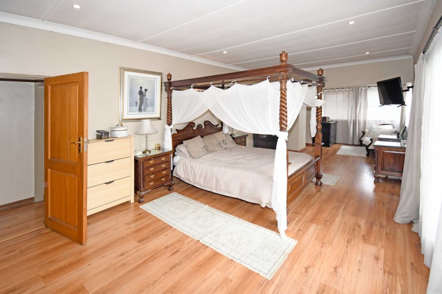 6 Bedroom Property for Sale in Libradene Gauteng