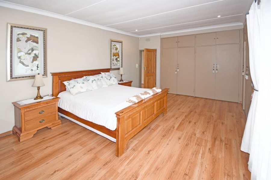 6 Bedroom Property for Sale in Libradene Gauteng