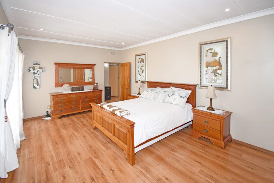 6 Bedroom Property for Sale in Libradene Gauteng