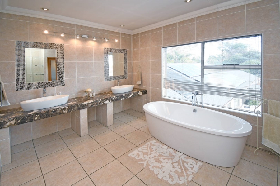 6 Bedroom Property for Sale in Libradene Gauteng