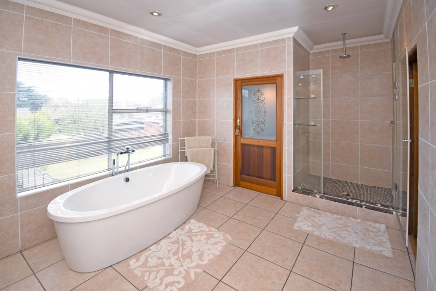 6 Bedroom Property for Sale in Libradene Gauteng