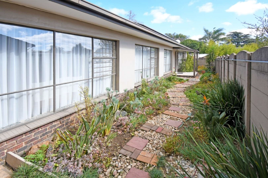 6 Bedroom Property for Sale in Libradene Gauteng