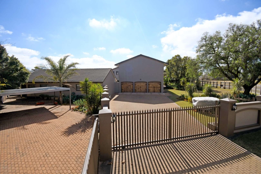 6 Bedroom Property for Sale in Libradene Gauteng