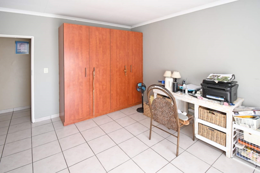 6 Bedroom Property for Sale in Libradene Gauteng