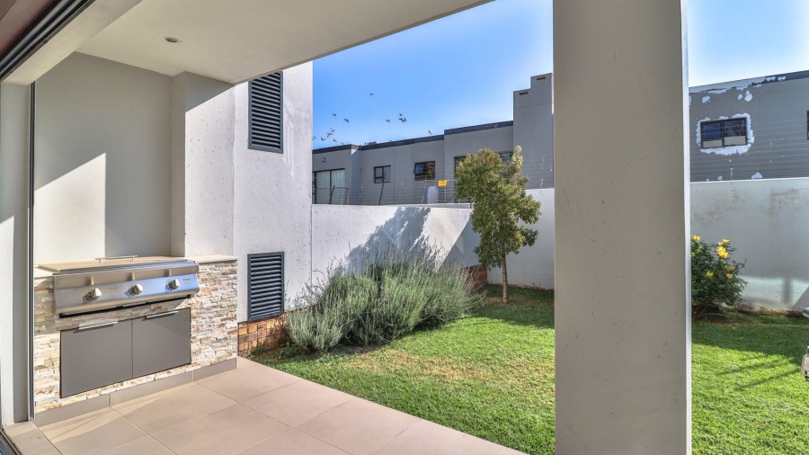 To Let 2 Bedroom Property for Rent in Bryanston Gauteng