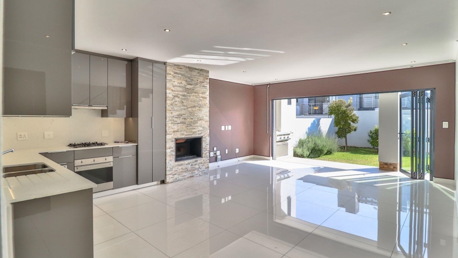 To Let 2 Bedroom Property for Rent in Bryanston Gauteng