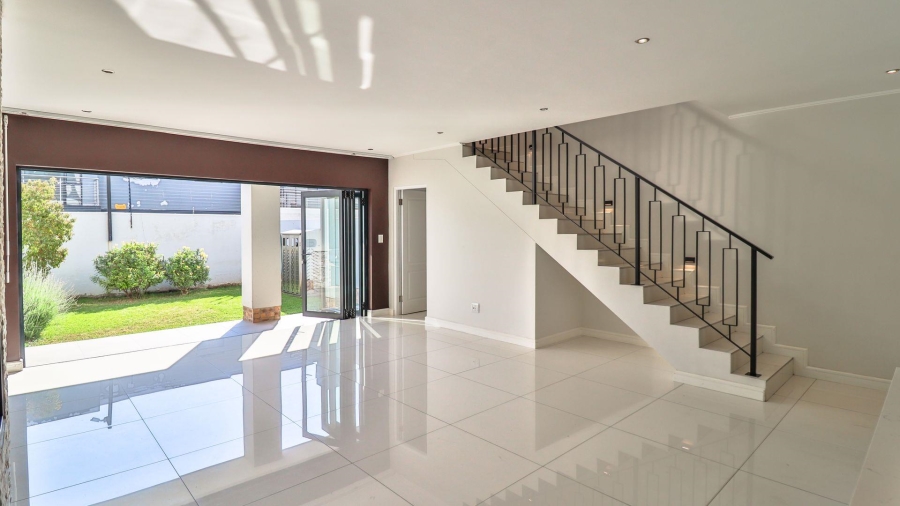 To Let 2 Bedroom Property for Rent in Bryanston Gauteng
