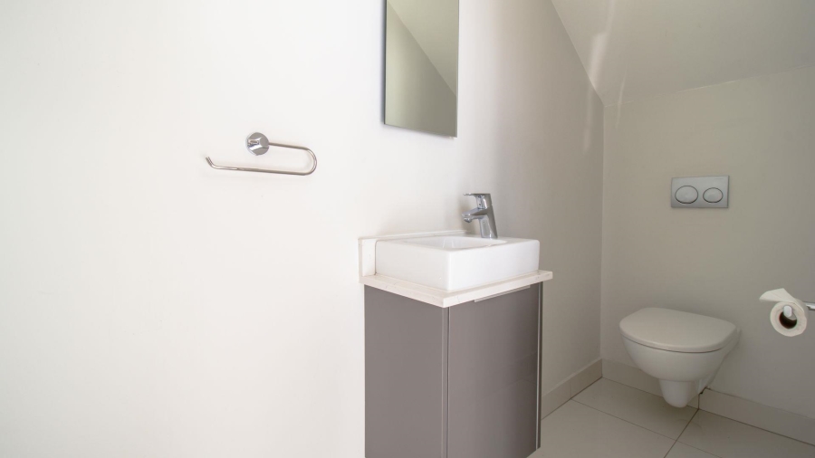 To Let 2 Bedroom Property for Rent in Bryanston Gauteng