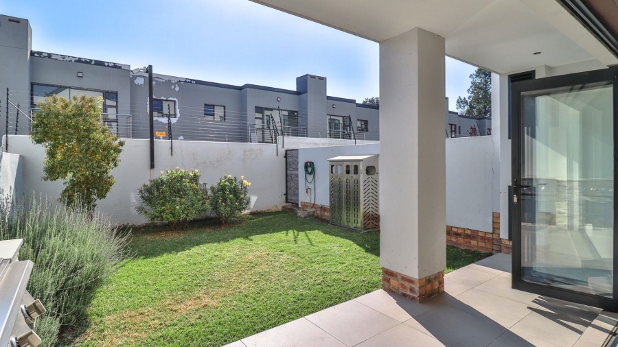To Let 2 Bedroom Property for Rent in Bryanston Gauteng
