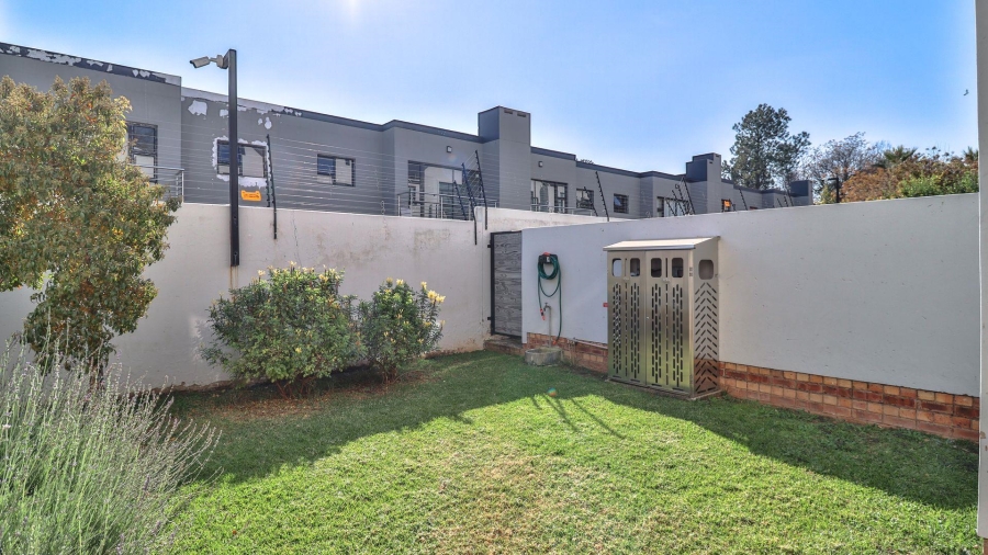 To Let 2 Bedroom Property for Rent in Bryanston Gauteng