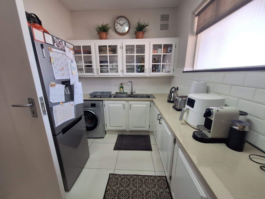 To Let 2 Bedroom Property for Rent in Craighall Park Gauteng