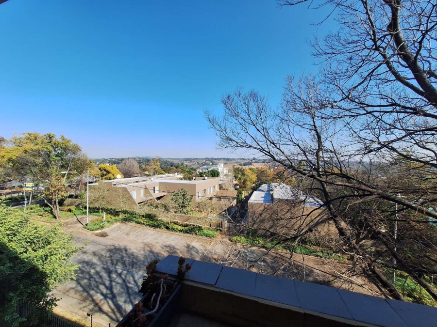 To Let 2 Bedroom Property for Rent in Craighall Park Gauteng