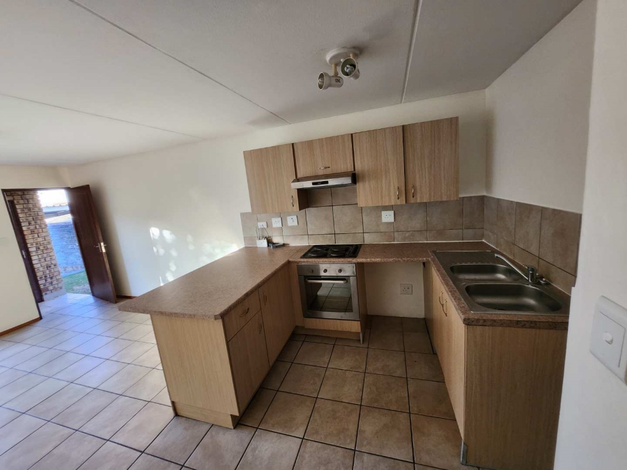 To Let 2 Bedroom Property for Rent in Noordhang Gauteng