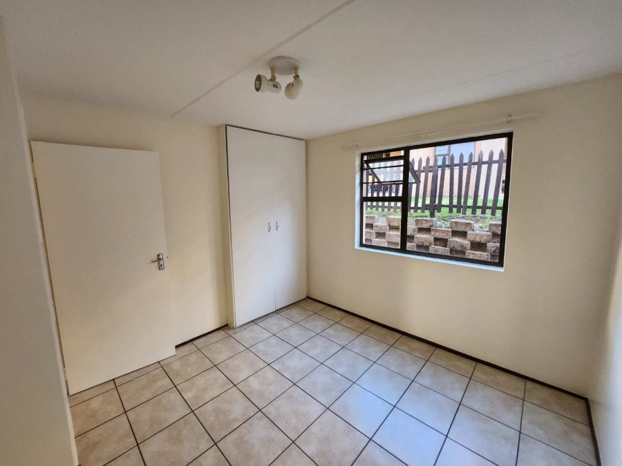 To Let 2 Bedroom Property for Rent in Noordhang Gauteng