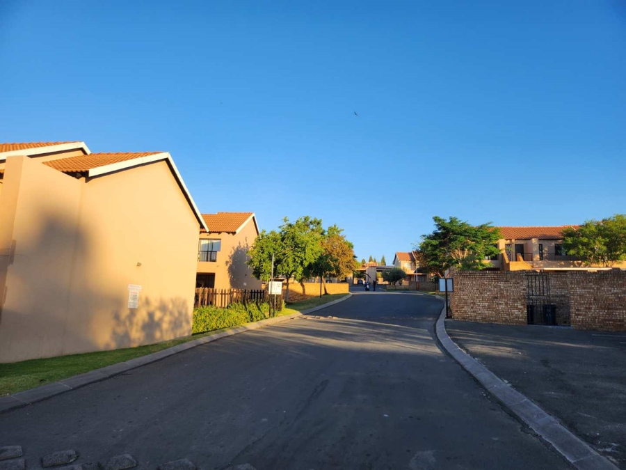 To Let 2 Bedroom Property for Rent in Noordhang Gauteng