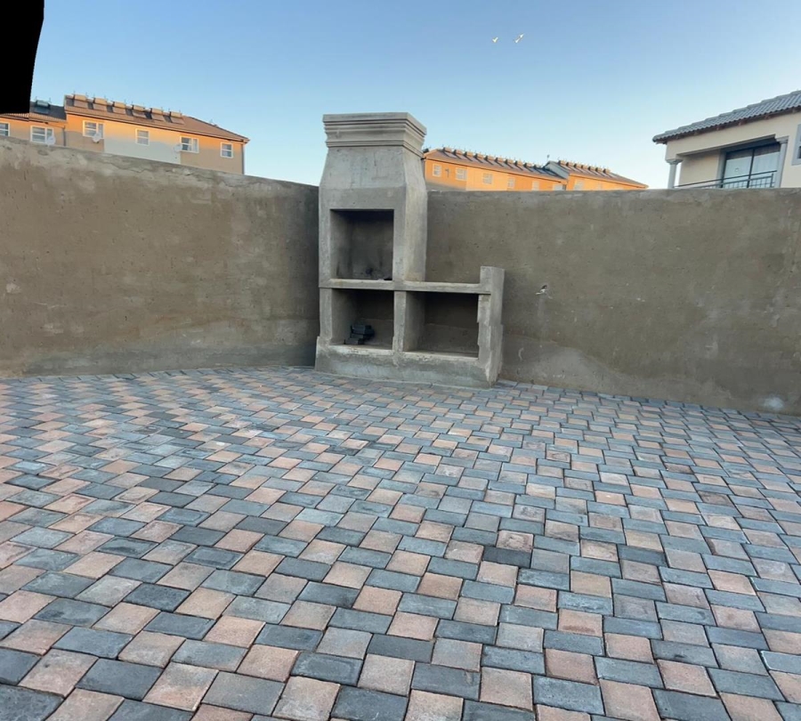 3 Bedroom Property for Sale in Clayville Gauteng