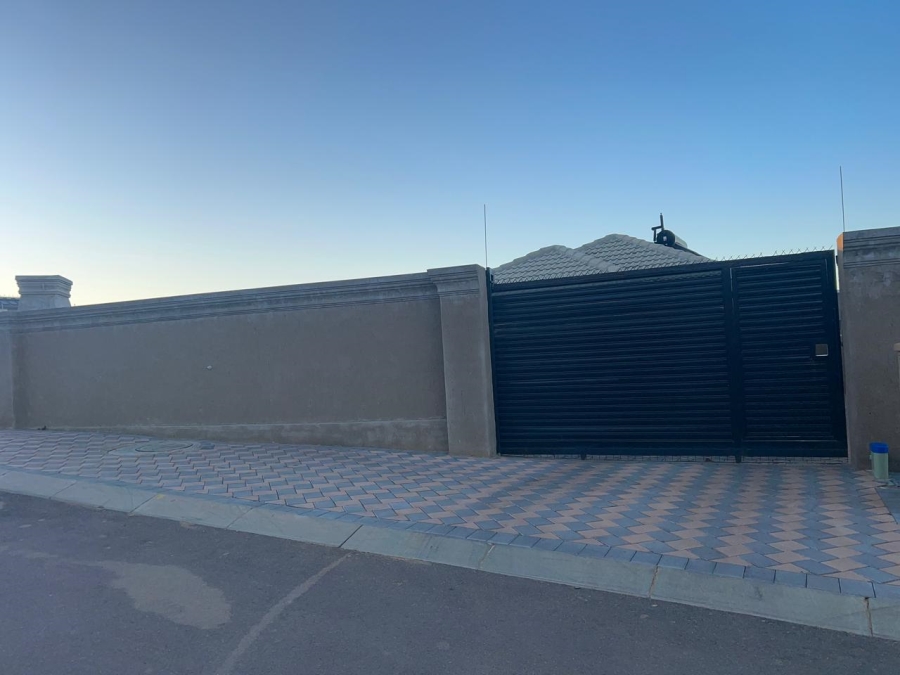 3 Bedroom Property for Sale in Clayville Gauteng