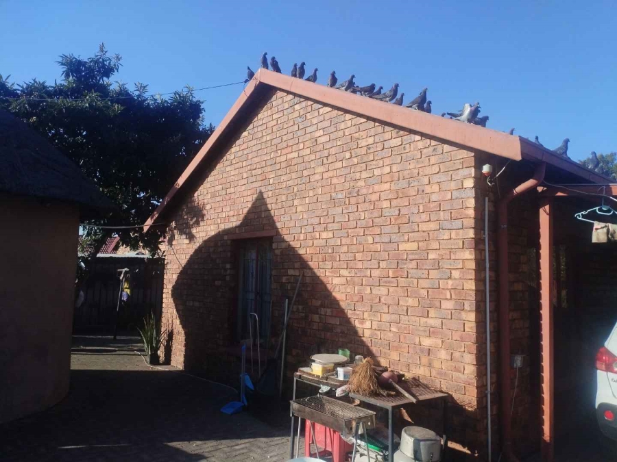 3 Bedroom Property for Sale in Lindo Park Gauteng