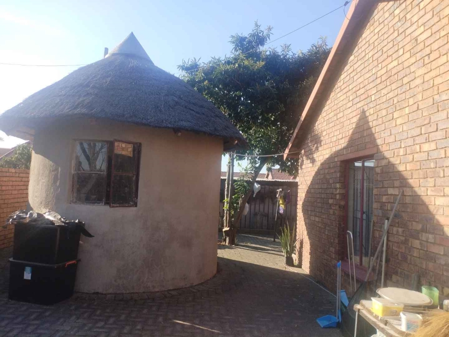 3 Bedroom Property for Sale in Lindo Park Gauteng