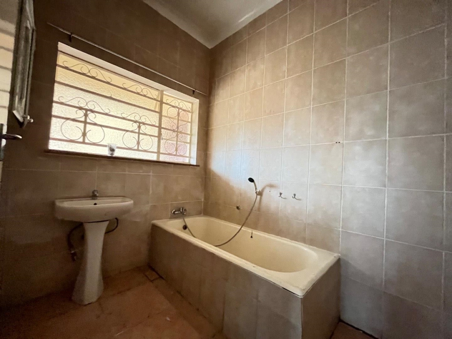 To Let 4 Bedroom Property for Rent in Birchleigh Gauteng