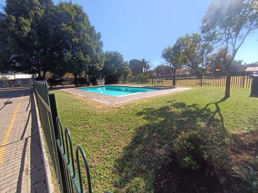 2 Bedroom Property for Sale in Queenswood Gauteng