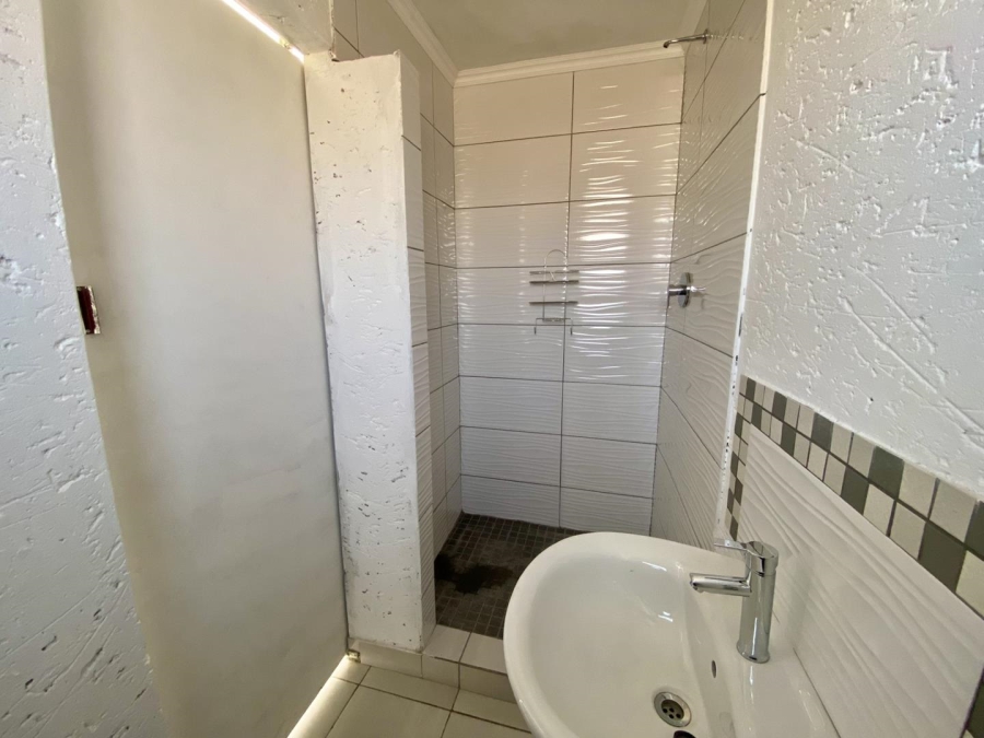 To Let 2 Bedroom Property for Rent in Goudrand Gauteng