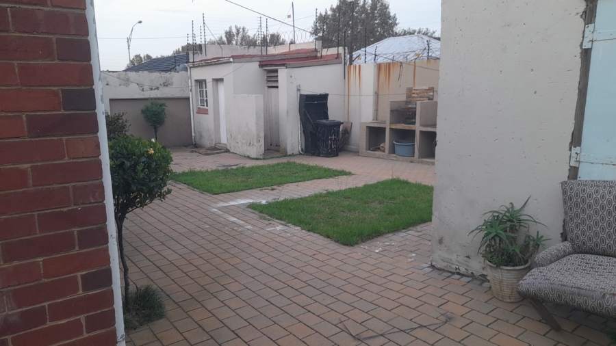 5 Bedroom Property for Sale in Townsview Gauteng