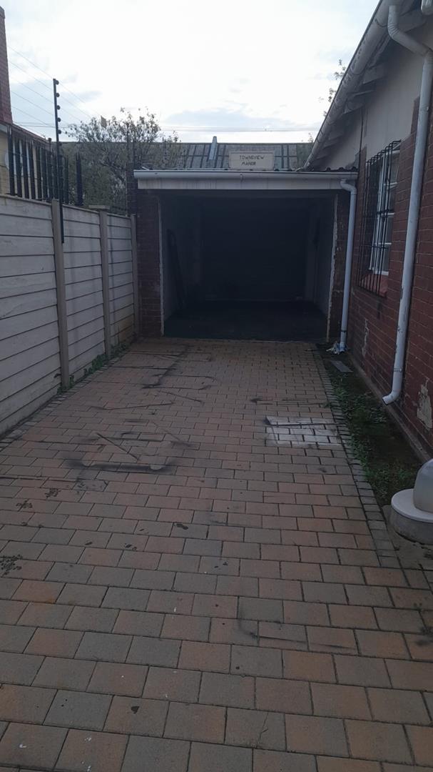 5 Bedroom Property for Sale in Townsview Gauteng