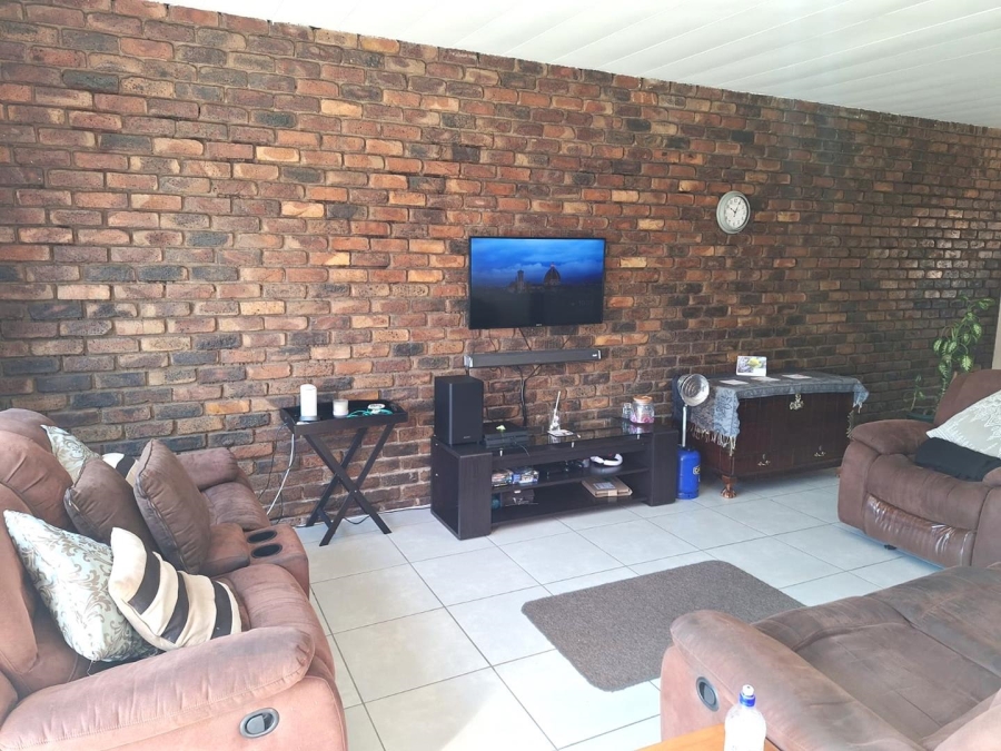 2 Bedroom Property for Sale in New Redruth Gauteng