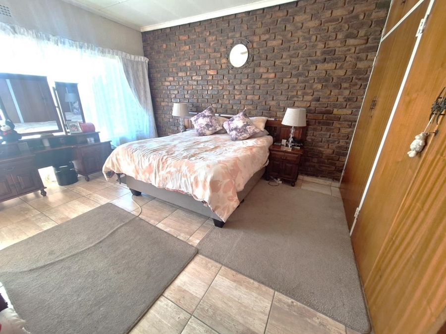 2 Bedroom Property for Sale in New Redruth Gauteng