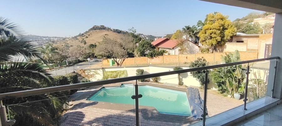 7 Bedroom Property for Sale in Glenanda Gauteng