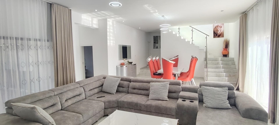7 Bedroom Property for Sale in Glenanda Gauteng