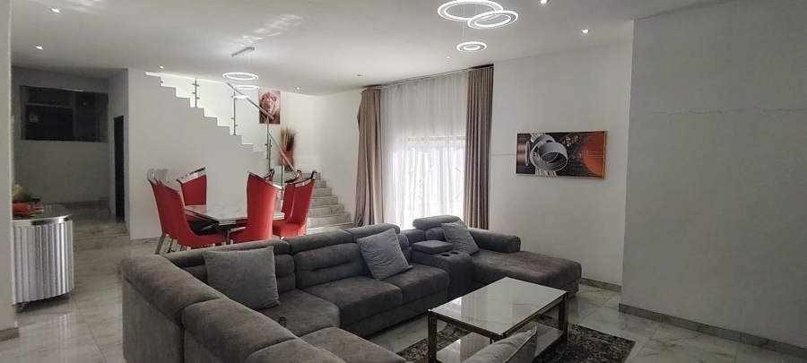 7 Bedroom Property for Sale in Glenanda Gauteng