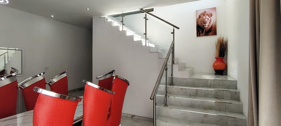 7 Bedroom Property for Sale in Glenanda Gauteng