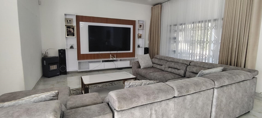 7 Bedroom Property for Sale in Glenanda Gauteng