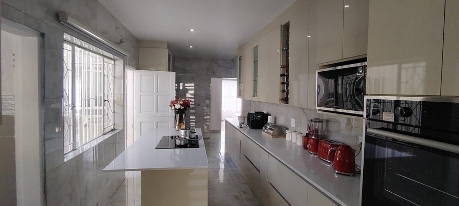 7 Bedroom Property for Sale in Glenanda Gauteng