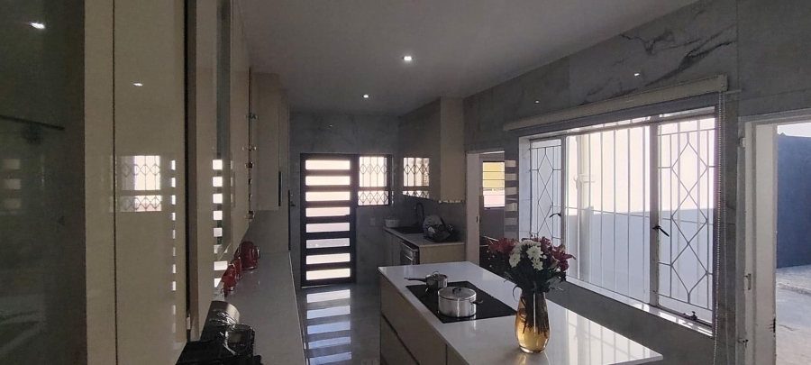 7 Bedroom Property for Sale in Glenanda Gauteng