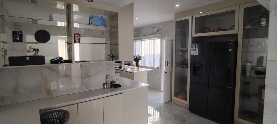 7 Bedroom Property for Sale in Glenanda Gauteng