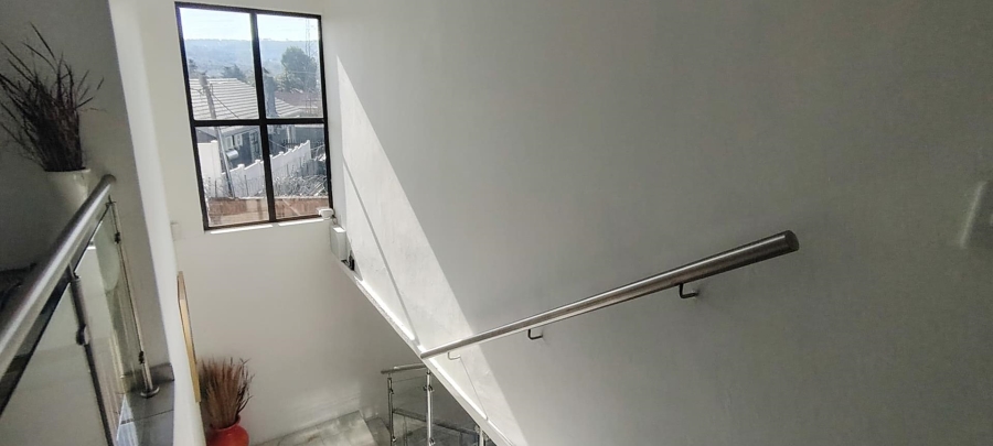 7 Bedroom Property for Sale in Glenanda Gauteng