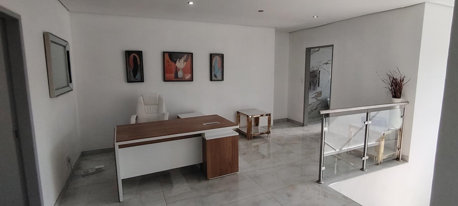 7 Bedroom Property for Sale in Glenanda Gauteng