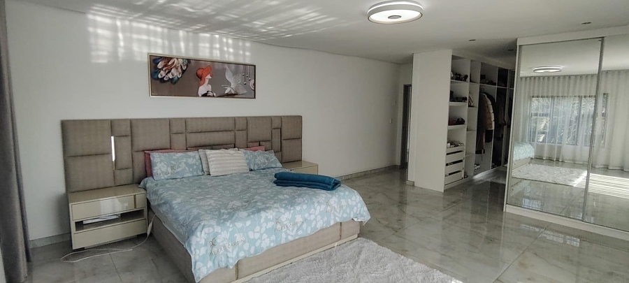 7 Bedroom Property for Sale in Glenanda Gauteng