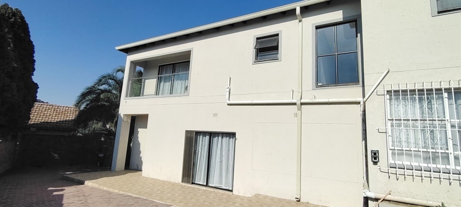 7 Bedroom Property for Sale in Glenanda Gauteng