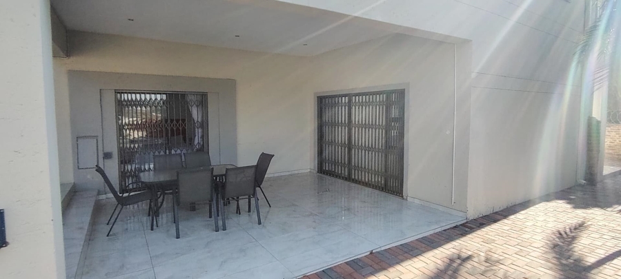 7 Bedroom Property for Sale in Glenanda Gauteng