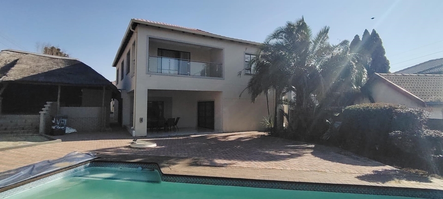 7 Bedroom Property for Sale in Glenanda Gauteng