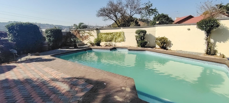 7 Bedroom Property for Sale in Glenanda Gauteng