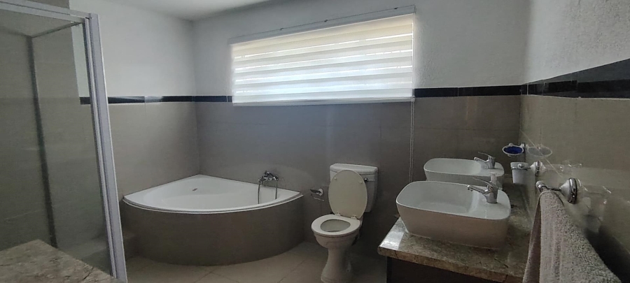 7 Bedroom Property for Sale in Glenanda Gauteng