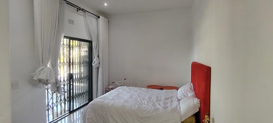 7 Bedroom Property for Sale in Glenanda Gauteng
