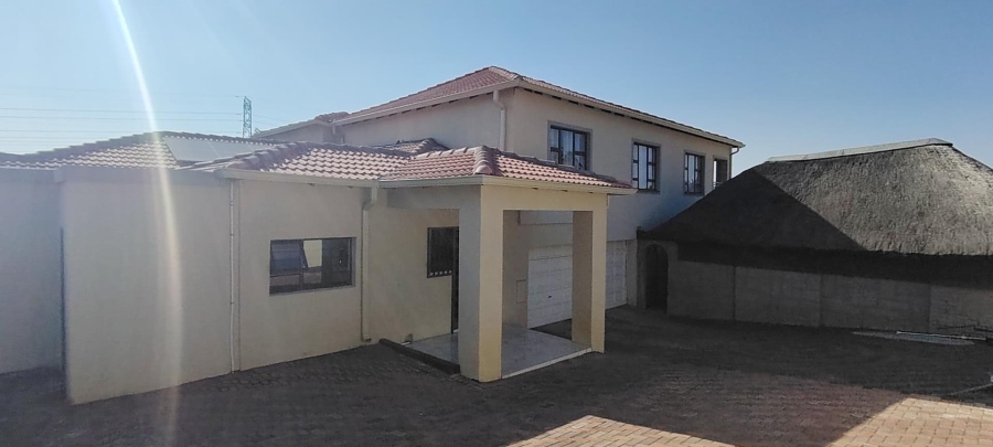 7 Bedroom Property for Sale in Glenanda Gauteng