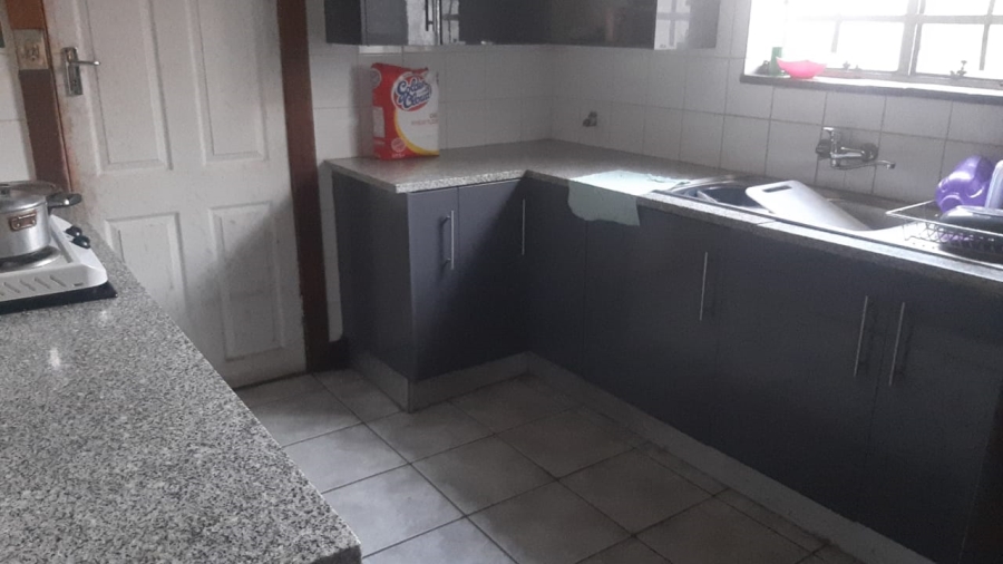 5 Bedroom Property for Sale in Glenesk Gauteng