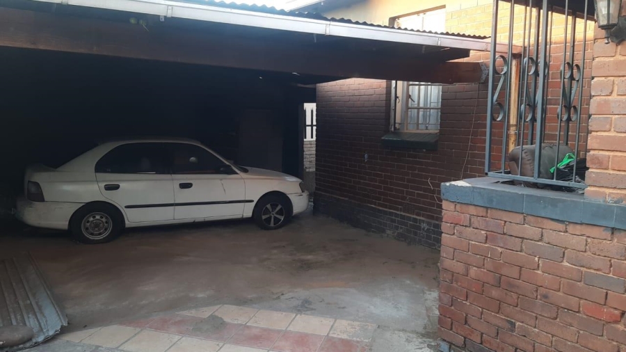 5 Bedroom Property for Sale in Glenesk Gauteng